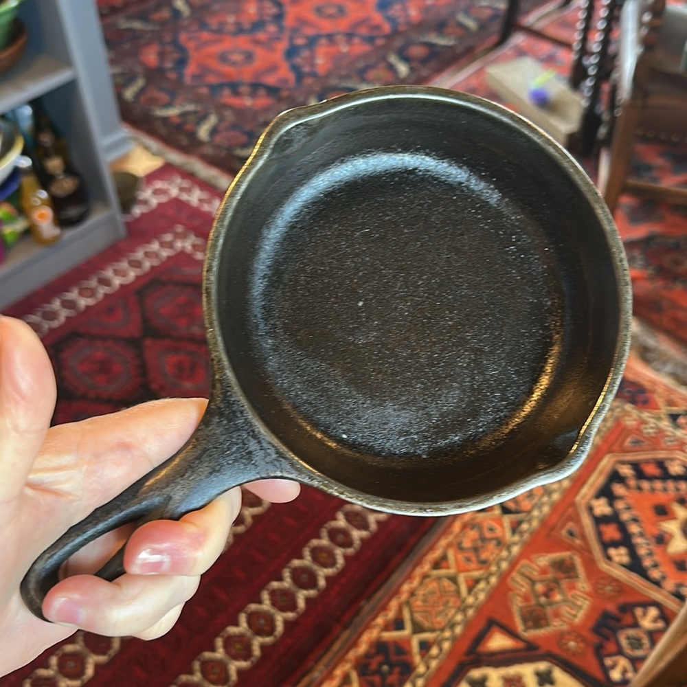LODGE small cast iron skillet. Stamped “LODGE USA 3SK” on bottom.  6.5” EUC